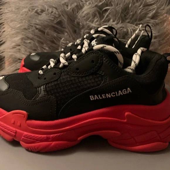 Balenciaga’s triple S - Picture 4 of 5